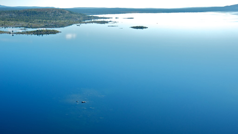 Så här stilla är Rogen bara några dagar per år. Foto: Naturcentrum AB.